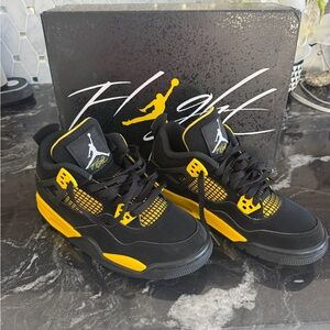 Jordan  retro 4 Black and Yellow Sneakers